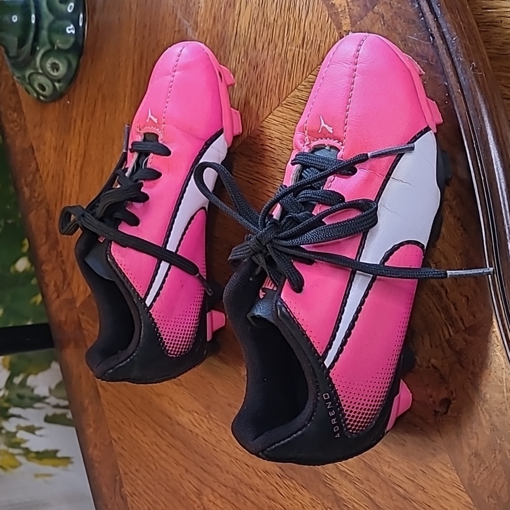 Puma Adreno Girls 13 bright hot pink black outdoor sports soccer athletic cleats